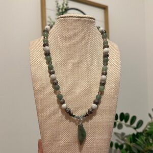 Elegant Green and White Beaded Necklace. EUC